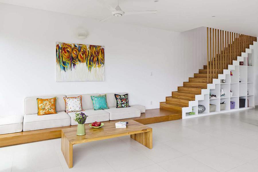 mau-phong-khach-dep-co-cau-thang-25